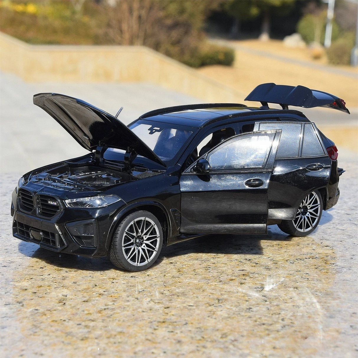 BMW 2020 X5 M Competition F95 zwart 1:24 – diecast displaymodel