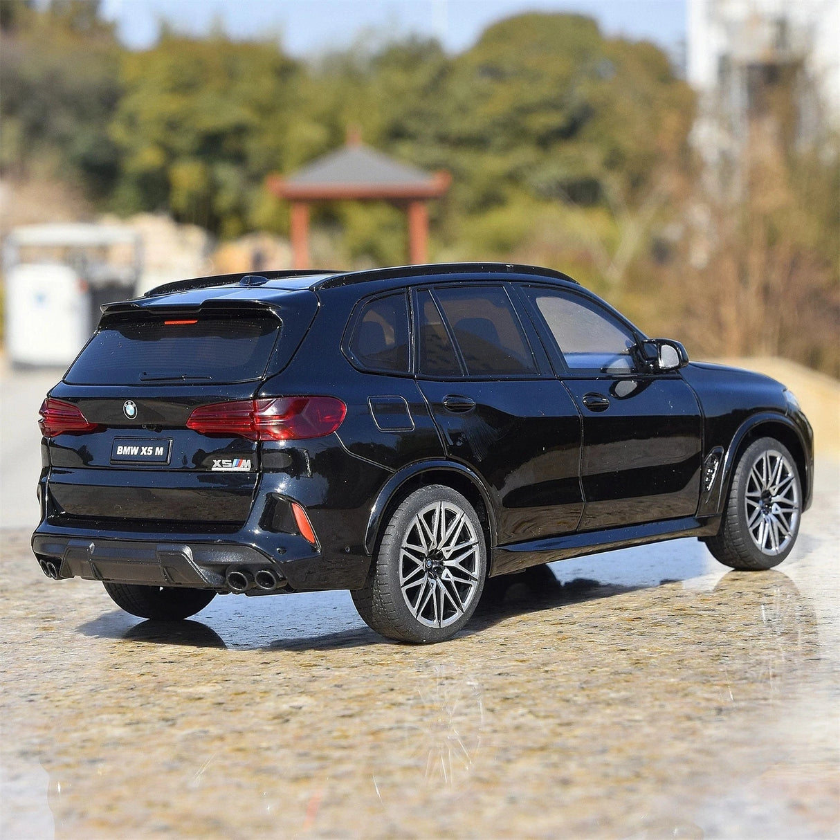 BMW 2020 X5 M Competition F95 zwart 1:24 – diecast displaymodel