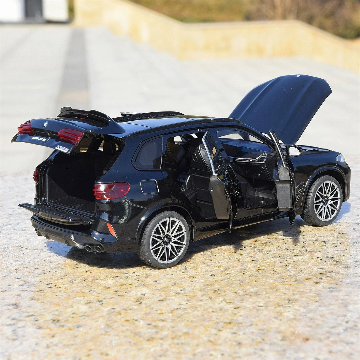 BMW 2020 X5 M Competition F95 zwart 1:24 – diecast displaymodel