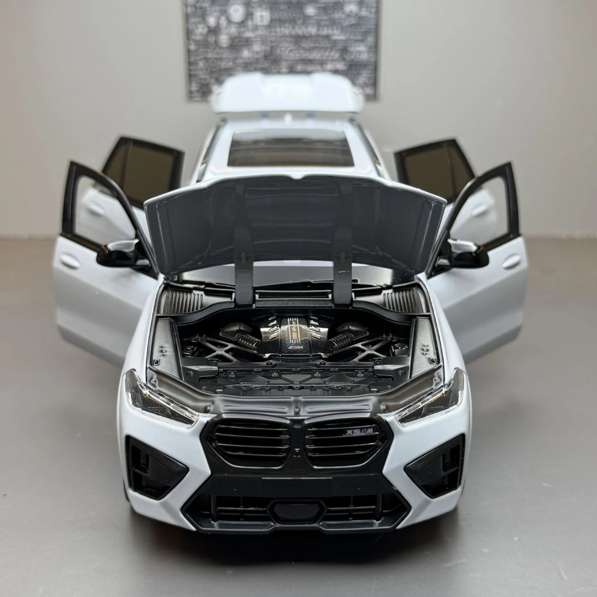 BMW 2020 X5 M Competition F95 grijs 1:24 – diecast displaymodel