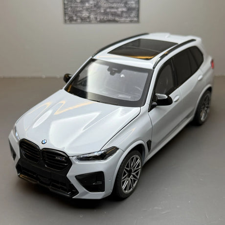 BMW 2020 X5 M Competition F95 grijs 1:24 – diecast displaymodel