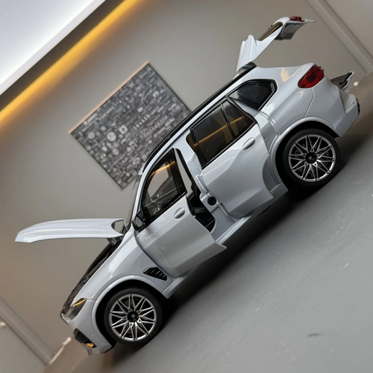 BMW 2020 X5 M Competition F95 grijs 1:24 – diecast displaymodel