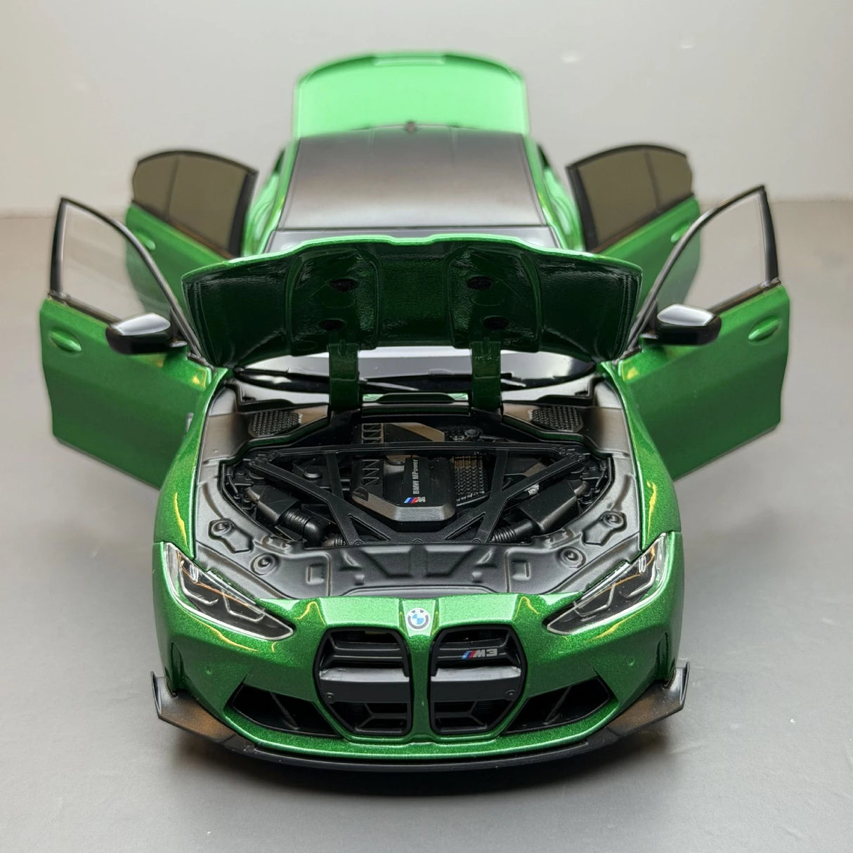 BMW 2021 M3 G80 groen 1:24 – diecast displaymodel