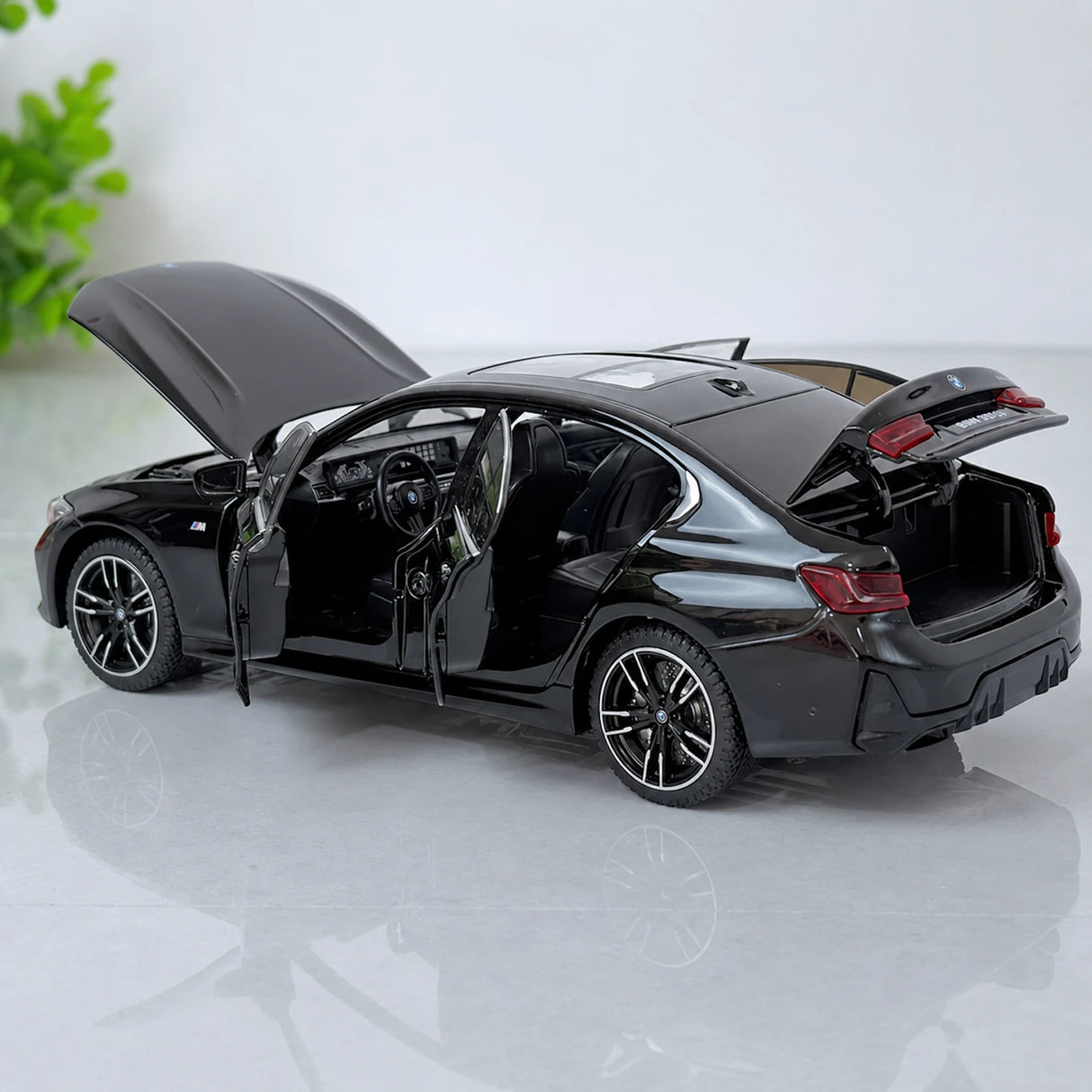 BMW 2022 325Li G28 LCI zwart 1:24 – diecast displaymodel