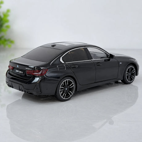 BMW 2022 325Li G28 LCI zwart 1:24 – diecast displaymodel
