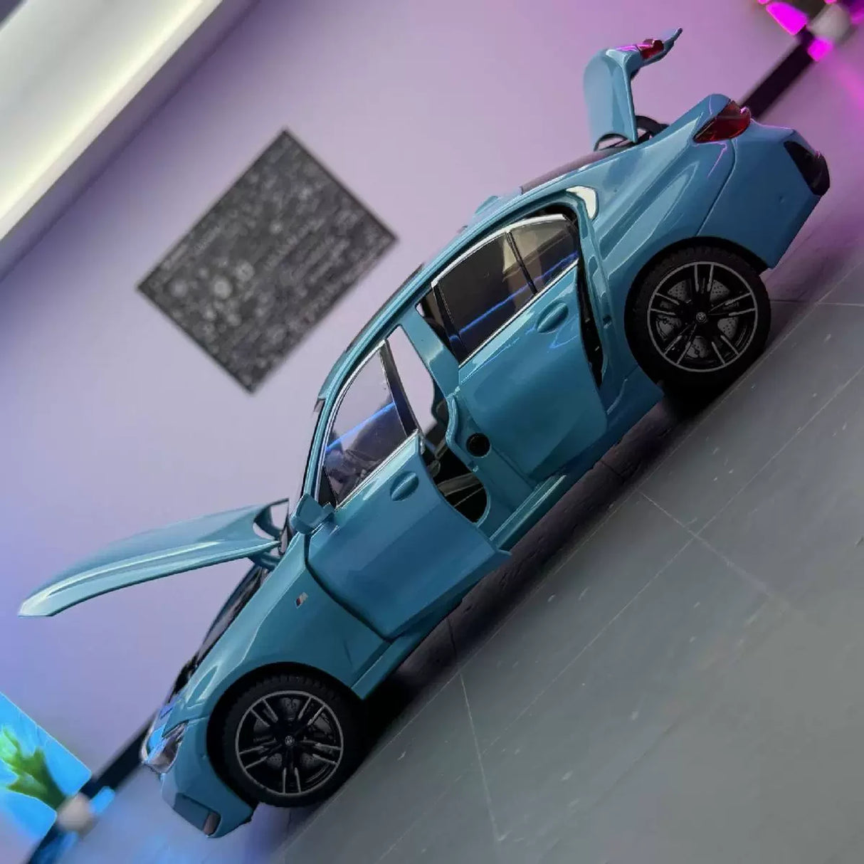 BMW 2022 325Li G28 LCI blauw 1:24 – diecast displaymodel