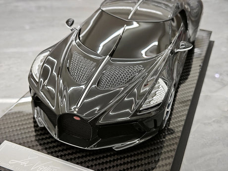Bugatti 2019 La Voiture Noire Black Carbon 1:18 resin model car by CE - view 11