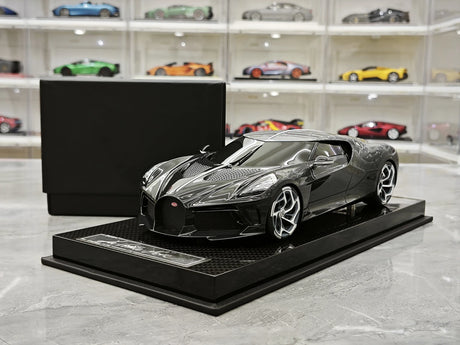 Bugatti 2019 La Voiture Noire Black Carbon 1:18 resin model car by CE - view 13