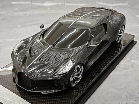 Bugatti 2019 La Voiture Noire Black Carbon 1:18 resin model car by CE - view 4