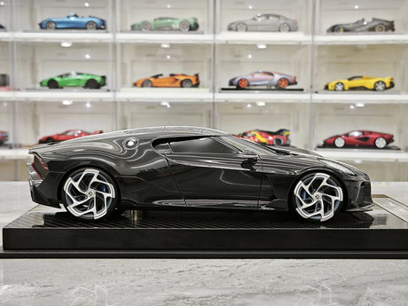 Bugatti 2019 La Voiture Noire Black Carbon 1:18 resin model car by CE - view 9