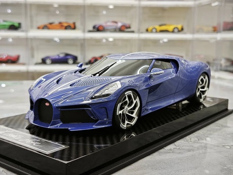 Bugatti 2019 La Voiture Noire Blue Carbon 1:18 resin model car by CE - view 3