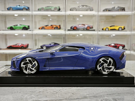 Bugatti 2019 La Voiture Noire Blue Carbon 1:18 resin model car by CE - view 5