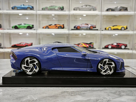 Bugatti 2019 La Voiture Noire Blue Carbon 1:18 resin model car by CE - view 9