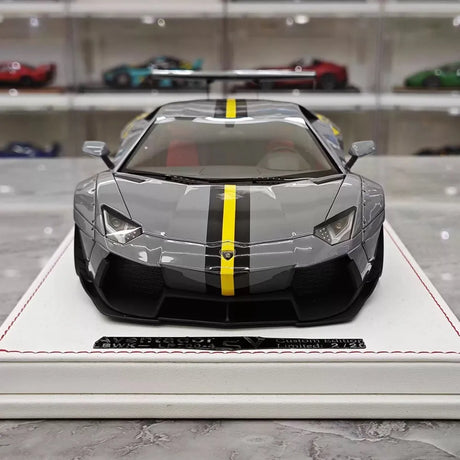 [CE] 1:18 Lamborghini 2013 Aventador LB LP700-4 Grey Yellow Stripe Model Car Resin