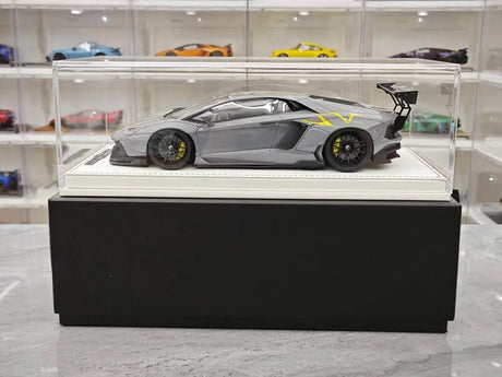 [CE] 1:18 Lamborghini 2013 Aventador LB LP700-4 Grey Yellow Stripe Model Car Resin