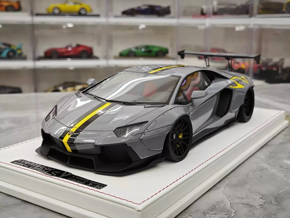 [CE] 1:18 Lamborghini 2013 Aventador LB LP700-4 Grey Yellow Stripe Model Car Resin