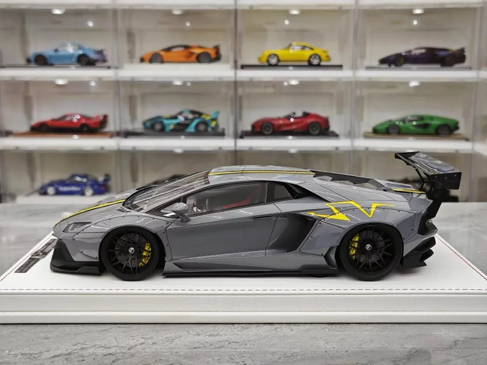 [CE] 1:18 Lamborghini 2013 Aventador LB LP700-4 Grey Yellow Stripe Model Car Resin