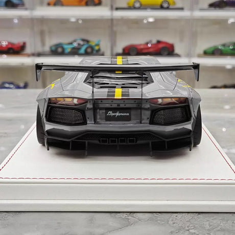 [CE] 1:18 Lamborghini 2013 Aventador LB LP700-4 Grey Yellow Stripe Model Car Resin