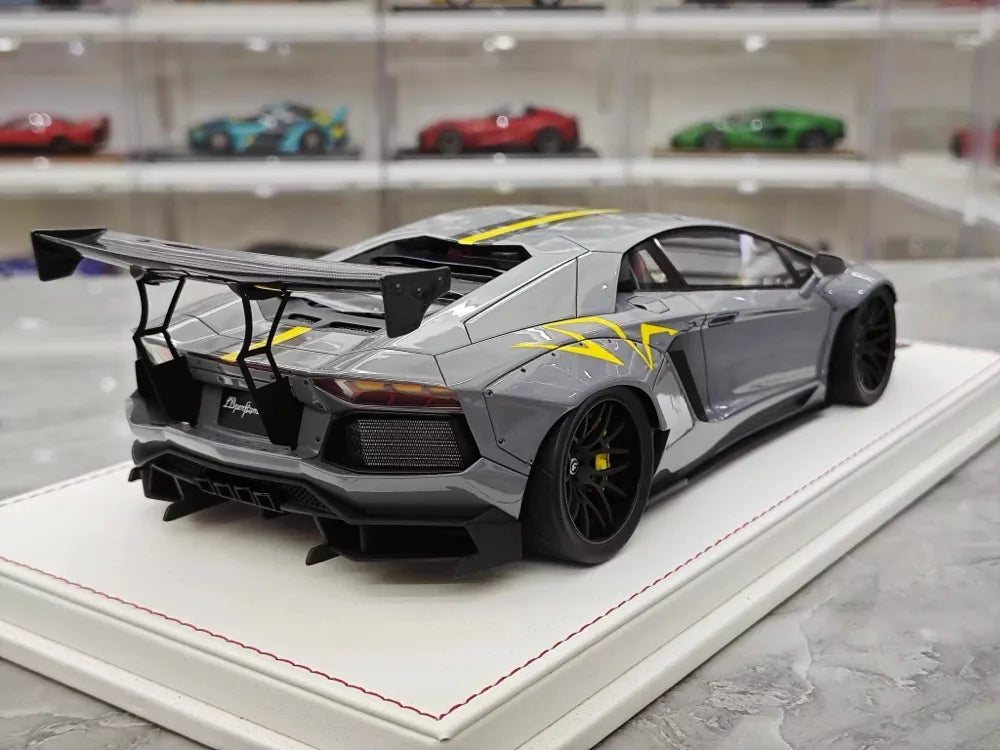 [CE] 1:18 Lamborghini 2013 Aventador LB LP700-4 Grey Yellow Stripe Model Car Resin