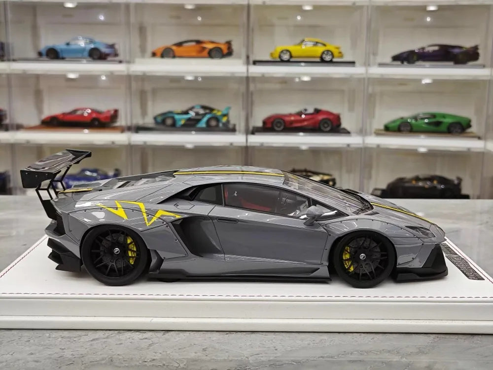 [CE] 1:18 Lamborghini 2013 Aventador LB LP700-4 Grey Yellow Stripe Model Car Resin