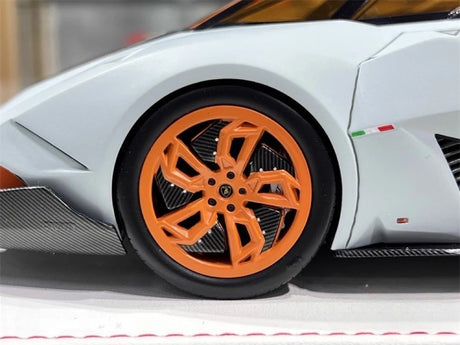 [CE] 1:18 Lamborghini 2013 Egoista Stripe White Model Car Resin