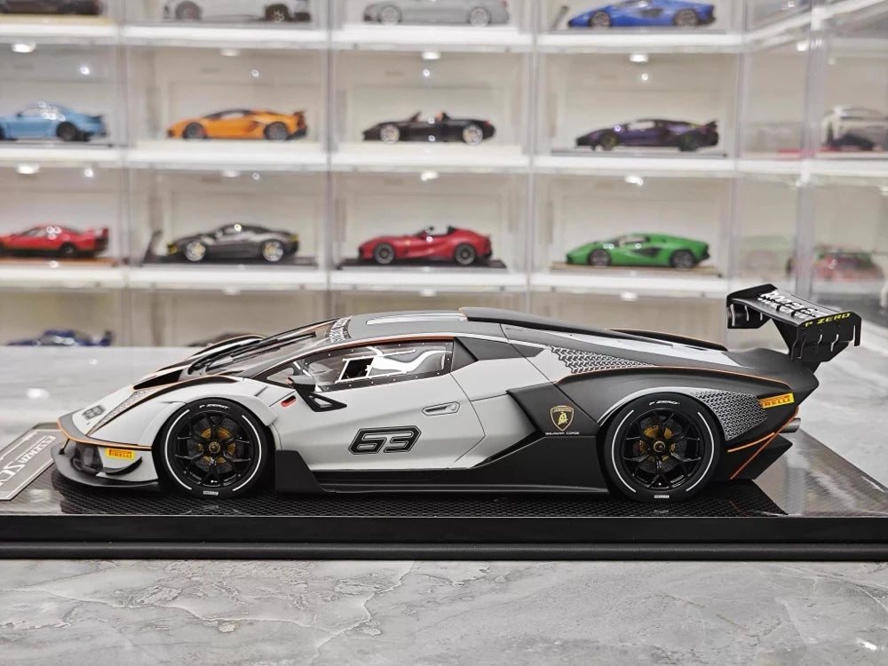 [CE] 1:18 Lamborghini 2020 Essenza SCV12 bianco modellino di auto resina