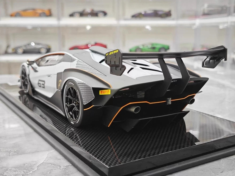 [CE] 1:18 Lamborghini 2020 Essenza SCV12 bianco modellino di auto resina