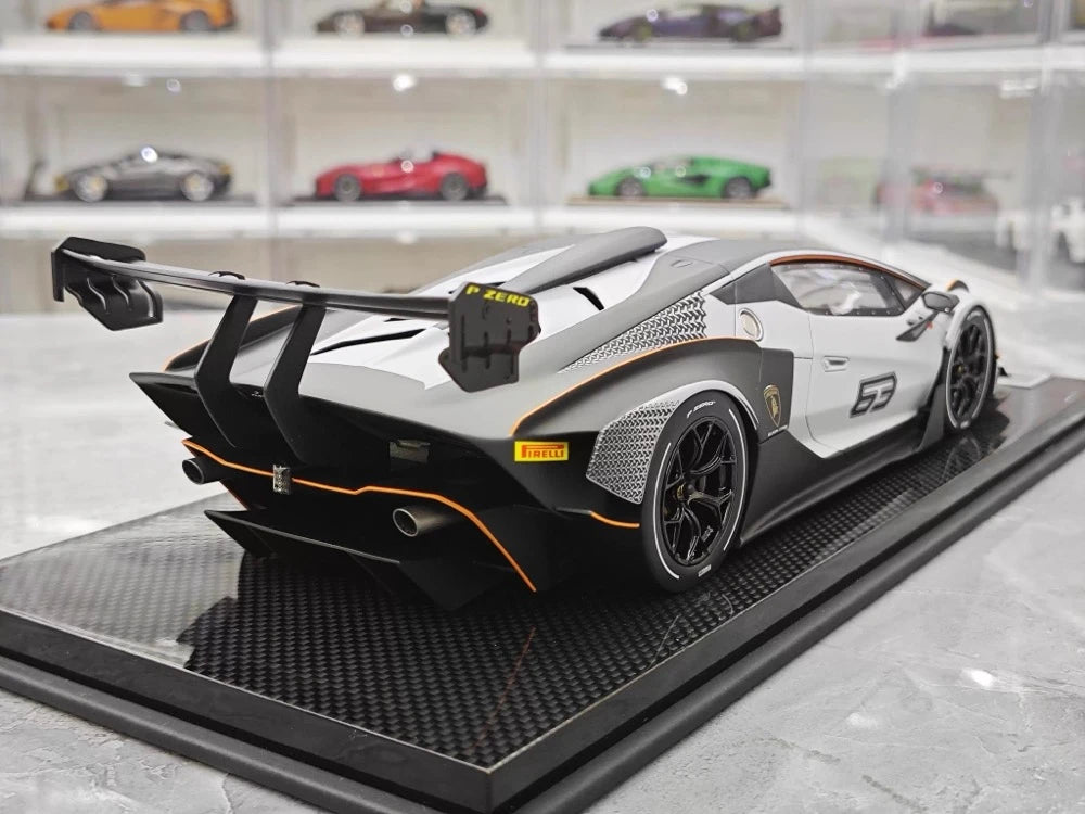 [CE] 1:18 Lamborghini 2020 Essenza SCV12 bianco modellino di auto resina