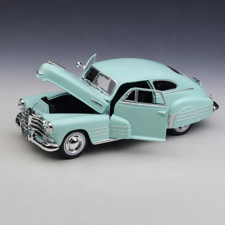 Maisto Chevrolet 1948 Fleetline Aerosedan blauw 1:24 – diecast displaymodel
