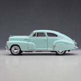 Maisto Chevrolet 1948 Fleetline Aerosedan blauw 1:24 – diecast displaymodel