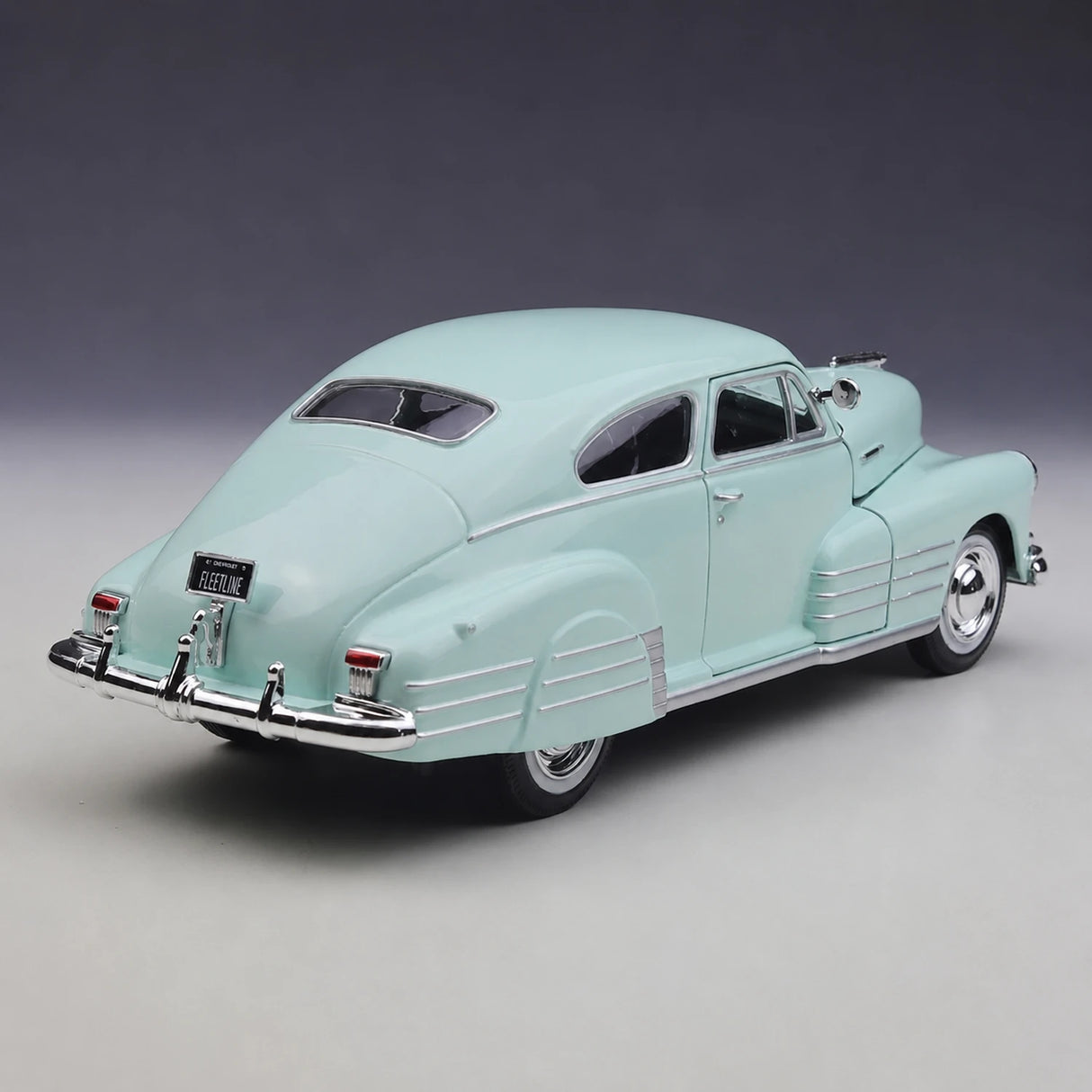 Maisto Chevrolet 1948 Fleetline Aerosedan blauw 1:24 – diecast displaymodel