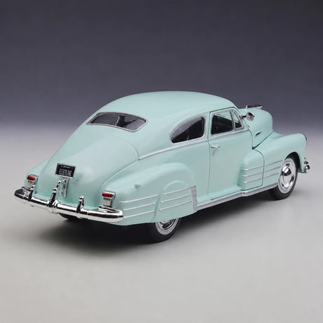 Maisto Chevrolet 1948 Fleetline Aerosedan blauw 1:24 – diecast displaymodel