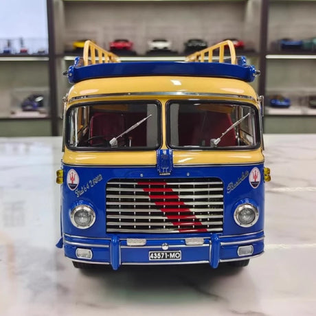 [CMC] 1:18 Maserati 1960 Race Transporter Model Car Die-Cast
