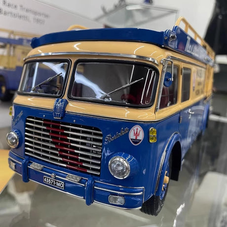 [CMC] 1:18 Maserati 1960 Race Transporter Model Car Die-Cast