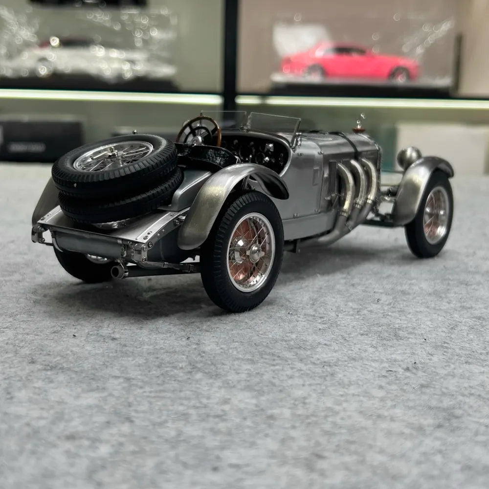[CMC] 1:18 Mercedes-Benz 1930 SSK wit Elephant Clear Finish modelauto Die-Cast