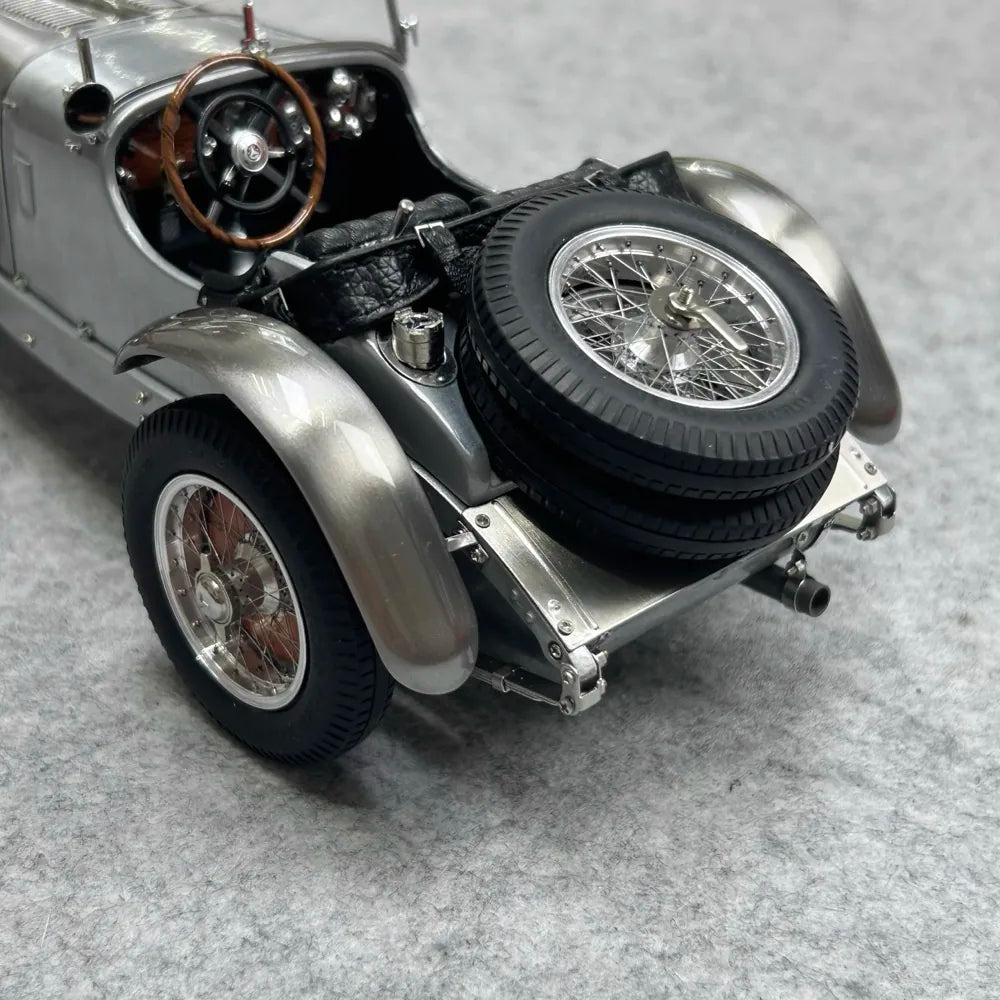 [CMC] 1:18 Mercedes-Benz 1930 SSK wit Elephant Clear Finish modelauto Die-Cast
