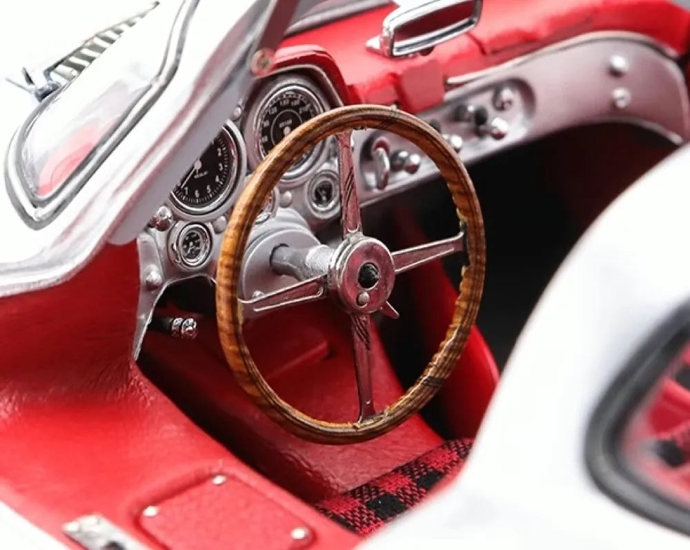 [CMC] 1:18 Mercedes-Benz 1955 300 SLR Uhlenhaut Coupe voiture miniature Die-Cast