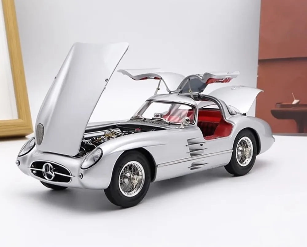 [CMC] 1:18 Mercedes-Benz 1955 300 SLR Uhlenhaut Coupe Model Car Die-Cast