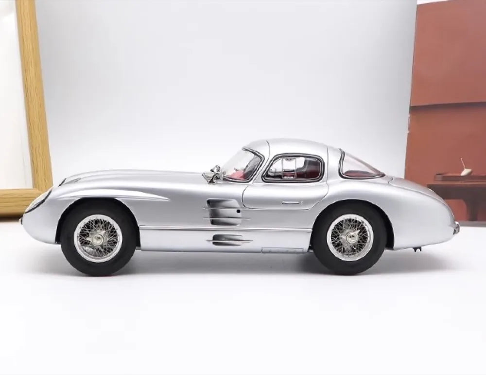 [CMC] 1:18 Mercedes-Benz 1955 300 SLR Uhlenhaut Coupe Model Car Die-Cast