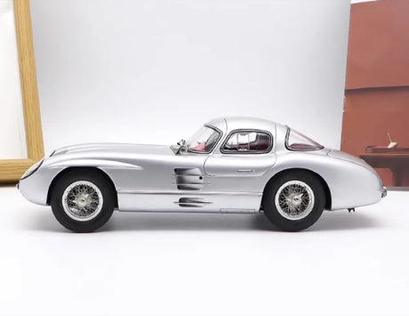 [CMC] 1:18 Mercedes-Benz 1955 300 SLR Uhlenhaut Coupe Model Car Die-Cast