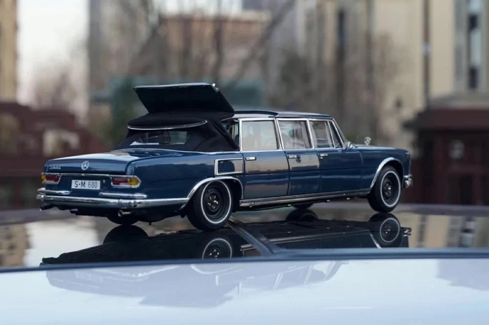 [CMC] 1:18 Mercedes-Benz 1965 600 Pullman W100 Landaulet blu modellino di auto Die-Cast