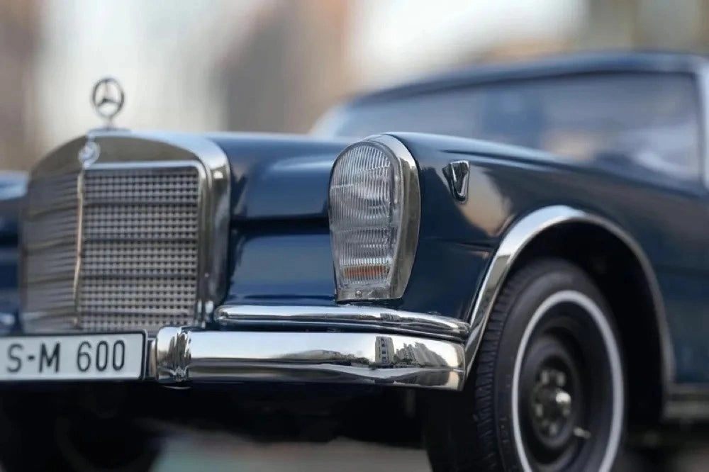 [CMC] 1:18 Mercedes-Benz 1965 600 Pullman W100 Landaulet Blue Model Car Die-Cast