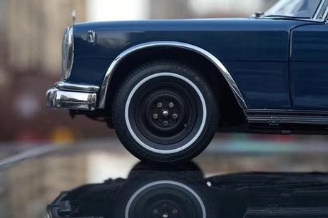 [CMC] 1:18 Mercedes-Benz 1965 600 Pullman W100 Landaulet Blue Model Car Die-Cast