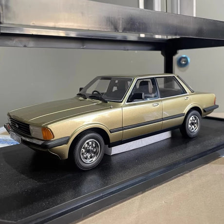 [Cult] 1:18 Ford 1979 Cortina 2.0 GL MKV goud modelauto Die-Cast