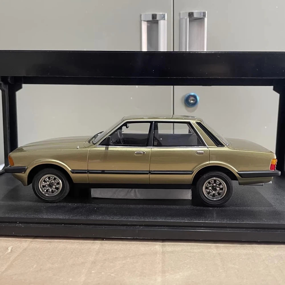 [Cult] 1:18 Ford 1979 Cortina 2.0 GL MKV goud modelauto Die-Cast