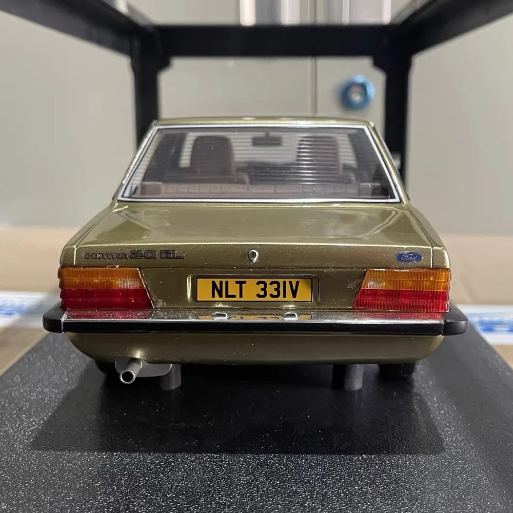 [Cult] 1:18 Ford 1979 Cortina 2.0 GL MKV goud modelauto Die-Cast