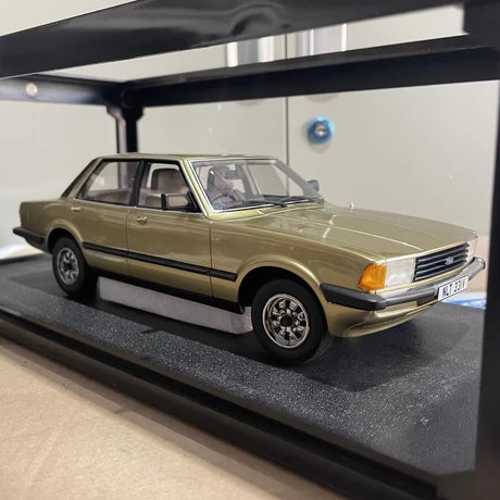 [Cult] 1:18 Ford 1979 Cortina 2.0 GL MKV goud modelauto Die-Cast