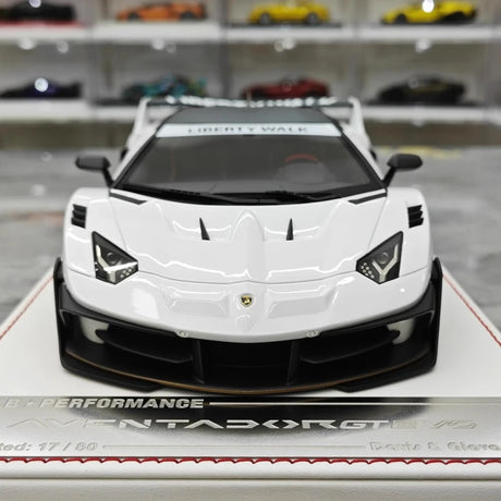 [Davis & Giovanni] 1:18 Lamborghini 2020 Aventador GT EVO LBWK White Model Car Resin