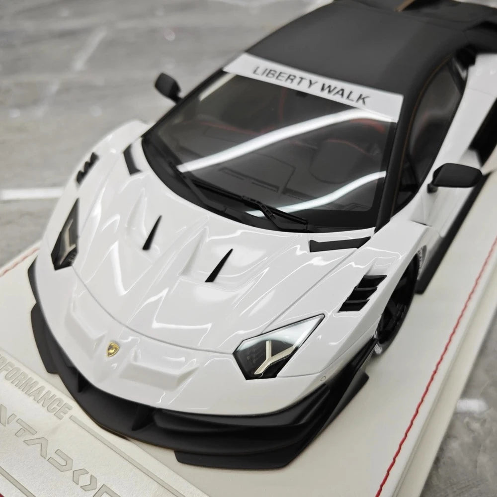 [Davis & Giovanni] 1:18 Lamborghini 2020 Aventador GT EVO LBWK White Model Car Resin