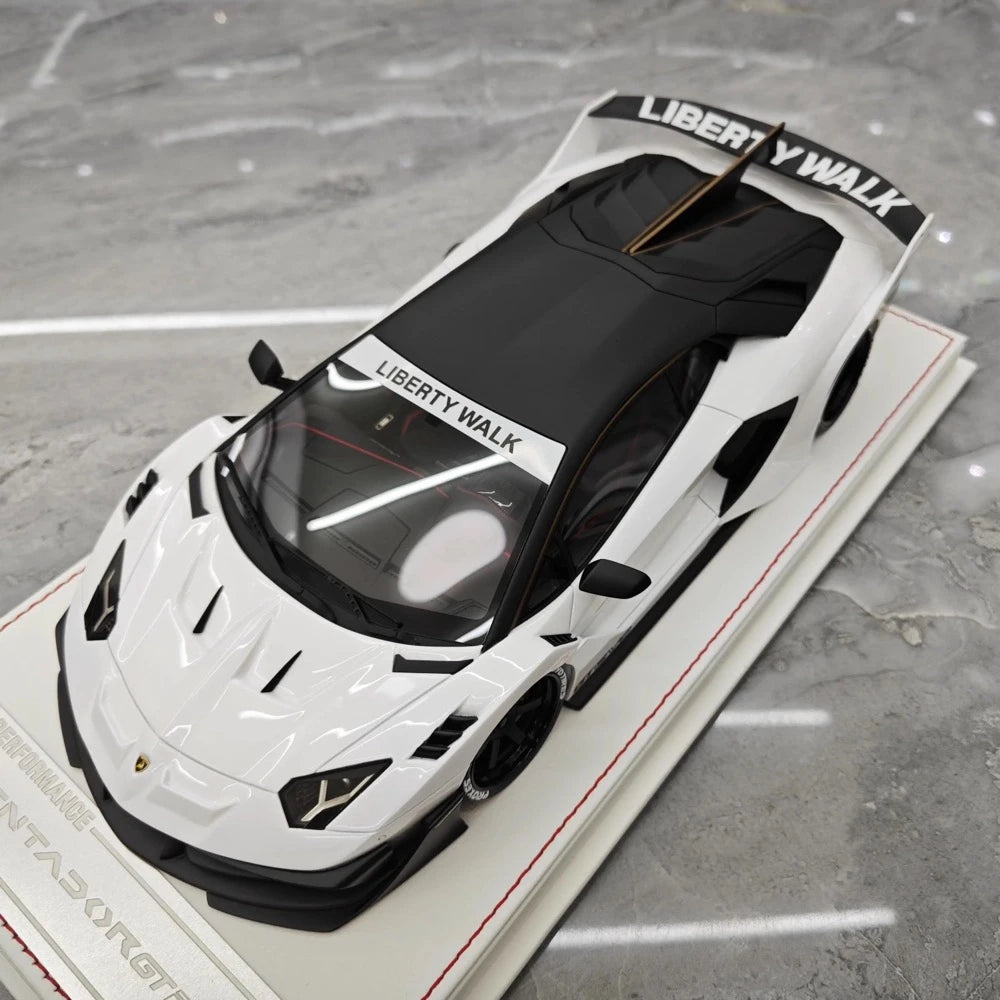 [Davis & Giovanni] 1:18 Lamborghini 2020 Aventador GT EVO LBWK White Model Car Resin